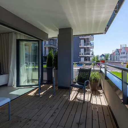 Widok Na Mazury Przy Porcie アパート